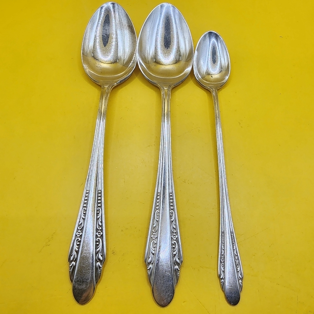 3 Rogers International Roberta Spoons Silverplate Vintage - Picture 1 of 6
